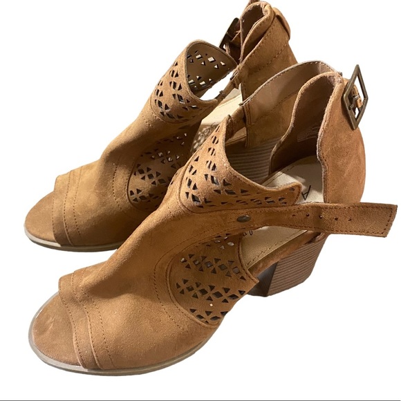 American Eagle By Payless Shoes - American Eagle peep toe heels